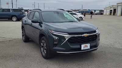 Used 2025 Chevrolet Trax - photo 1