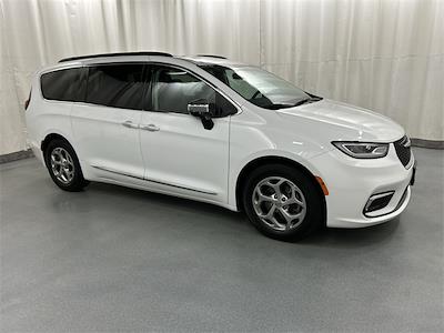 2023 Chrysler Pacifica FWD Minivan for sale #51195AQ - photo 1