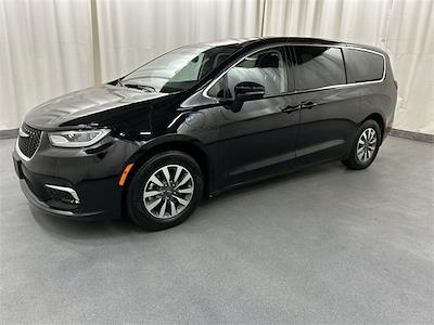 Used 2024 Chrysler Pacifica Select Minivan for sale #51827AQ - photo 1