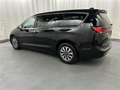 Used 2024 Chrysler Pacifica Select Minivan for sale #51827AQ - photo 2