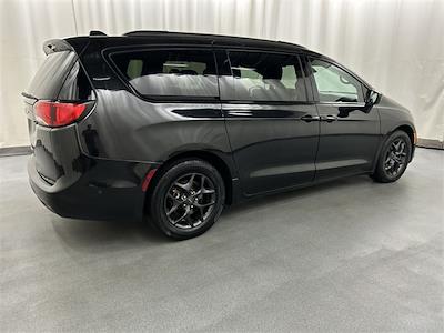 2020 Chrysler Pacifica FWD Minivan for sale #51890AQ - photo 2