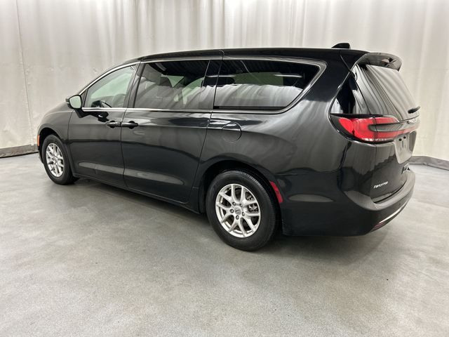 Used 2023 Chrysler Pacifica - photo 5