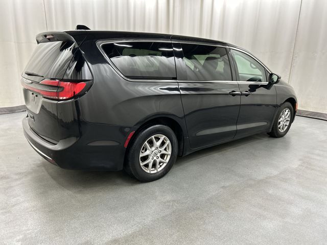 Used 2023 Chrysler Pacifica - photo 6