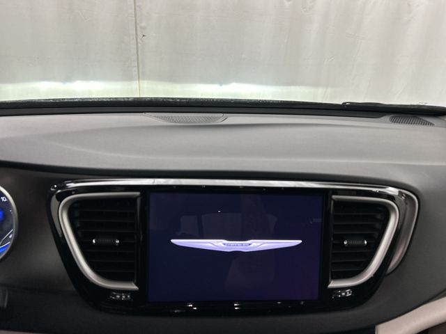 Used 2023 Chrysler Pacifica - photo 11