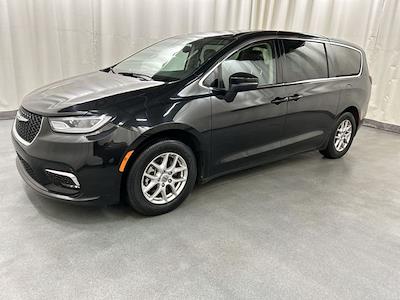 Used 2023 Chrysler Pacifica - photo 1