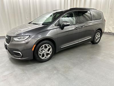 Used 2023 Chrysler Pacifica - photo 1
