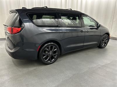 2019 Chrysler Pacifica FWD Minivan for sale #FF161 - photo 2