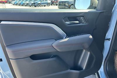 2025 Chevrolet Colorado Crew Cab 4WD Pickup for sale #B24182 - photo 2