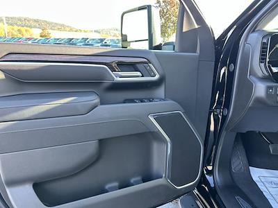 2026 Chevrolet Silverado 2500 Crew Cab 4WD Pickup for sale #B24895 - photo 2