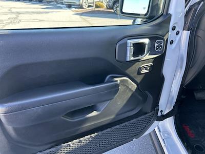 Used 2025 Jeep Gladiator - photo 1