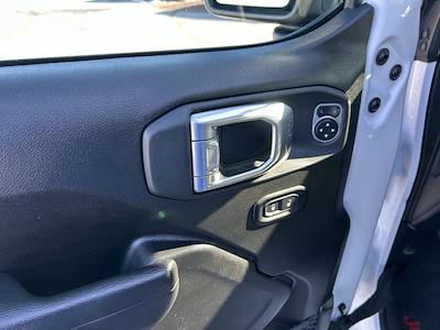 Used 2025 Jeep Gladiator - photo 1