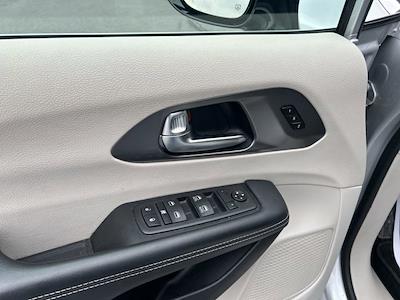 Used 2024 Chrysler Pacifica - photo 1