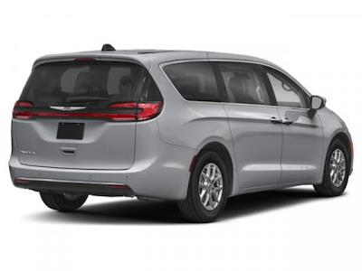 Used 2024 Chrysler Pacifica - photo 1