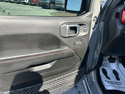 Used 2020 Jeep Gladiator - photo 2
