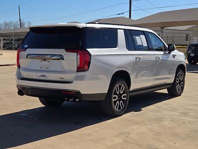 Used 2022 GMC Yukon XL - photo 1