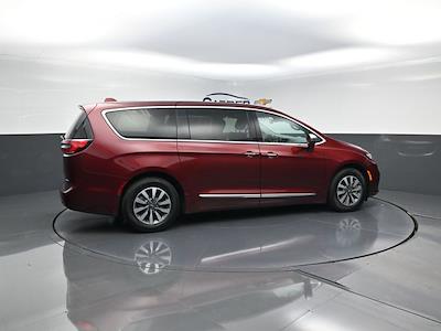 Used 2022 Chrysler Pacifica - photo 1