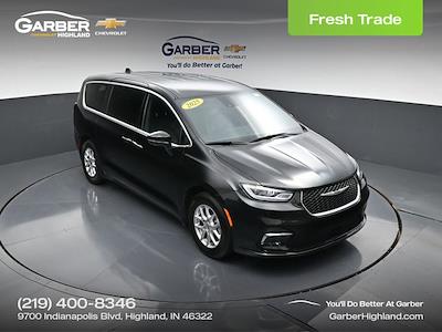 Used 2025 Chrysler Pacifica - photo 1
