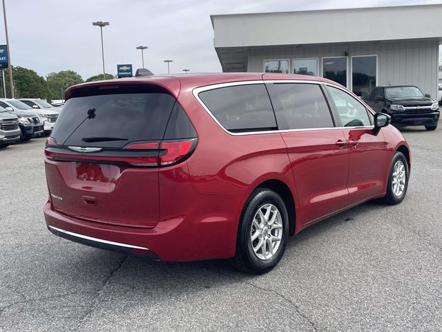 Used 2025 Chrysler Pacifica - photo 5