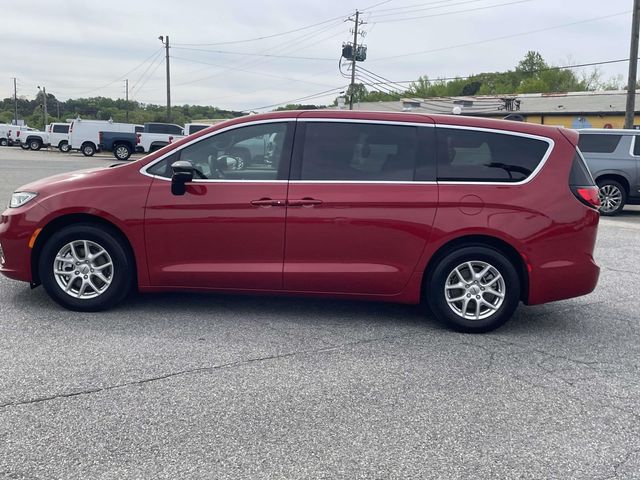 Used 2025 Chrysler Pacifica - photo 9