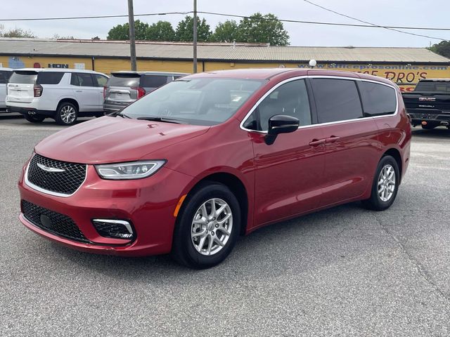 Used 2025 Chrysler Pacifica - photo 11