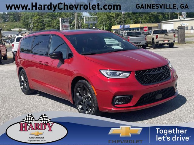 Used 2025 Chrysler Pacifica - photo 1