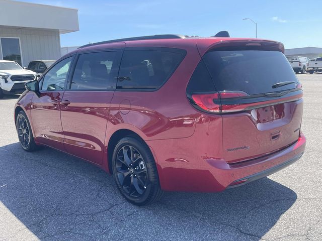 Used 2025 Chrysler Pacifica - photo 8