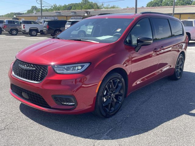 Used 2025 Chrysler Pacifica - photo 11