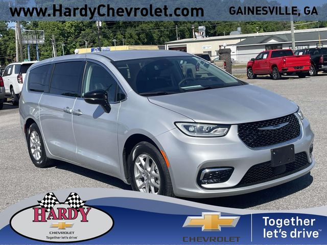 Used 2024 Chrysler Pacifica - photo 1