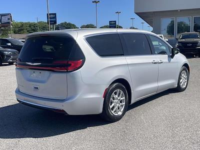 Used 2024 Chrysler Pacifica - photo 2