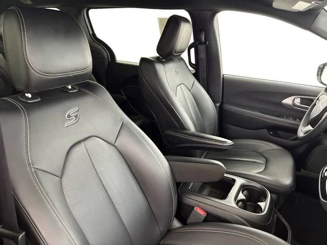 Used 2024 Chrysler Pacifica - photo 16