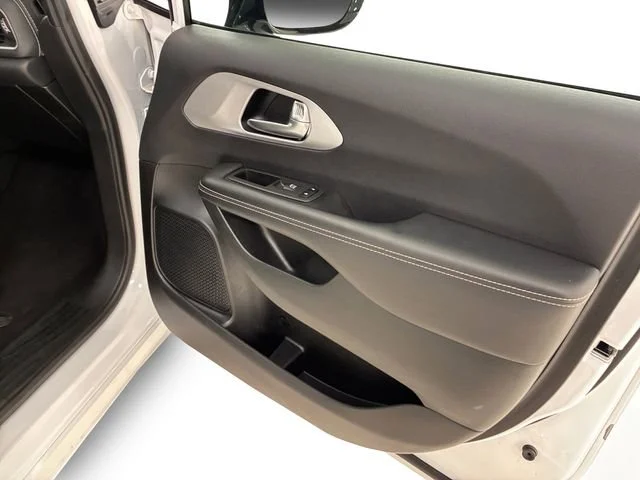 Used 2024 Chrysler Pacifica - photo 17