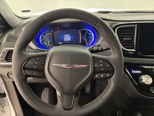 Used 2024 Chrysler Pacifica - photo 24