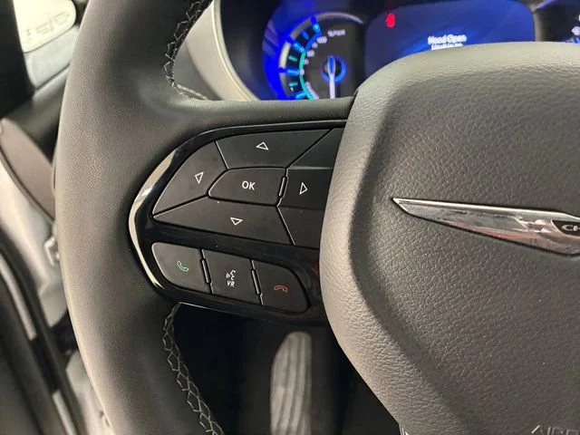 Used 2024 Chrysler Pacifica - photo 25