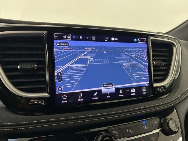 Used 2024 Chrysler Pacifica - photo 28