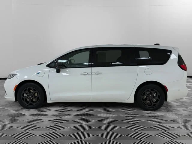 Used 2024 Chrysler Pacifica - photo 8