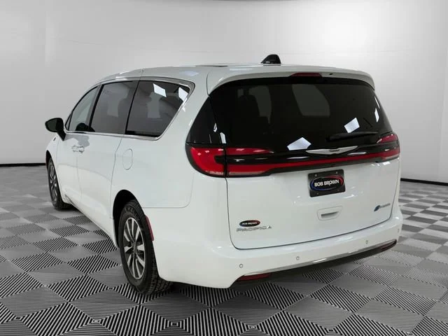 Used 2024 Chrysler Pacifica - photo 7