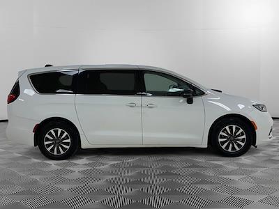 Used 2024 Chrysler Pacifica - photo 1