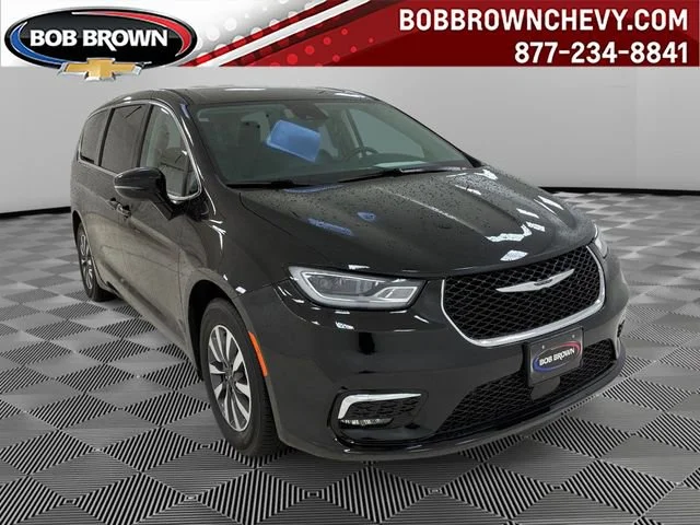 Used 2024 Chrysler Pacifica - photo 1