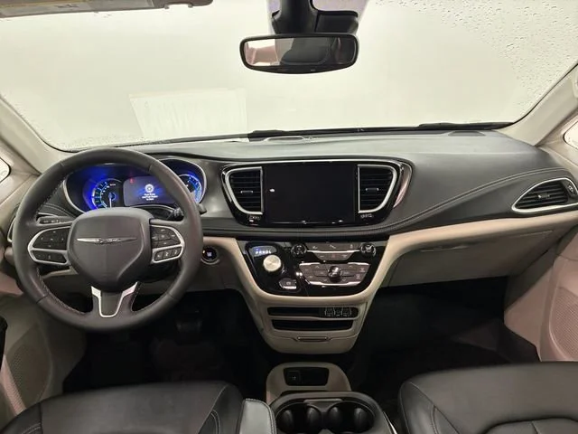 Used 2024 Chrysler Pacifica - photo 22