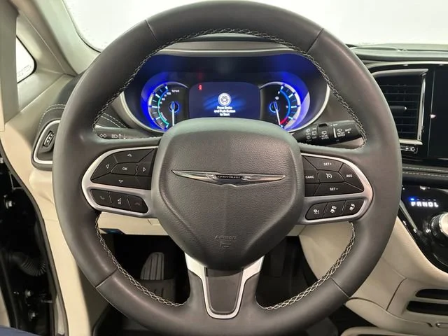 Used 2024 Chrysler Pacifica - photo 24