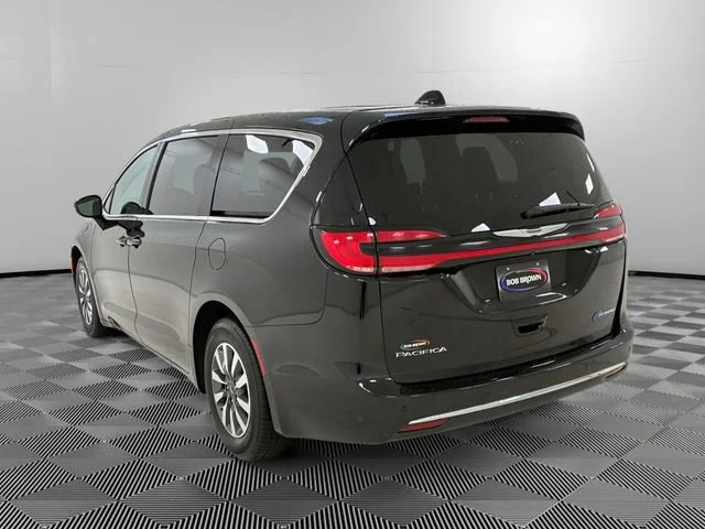 Used 2024 Chrysler Pacifica - photo 7