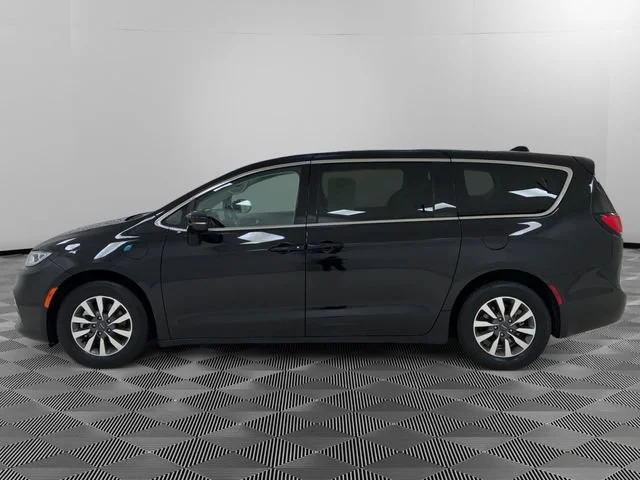 Used 2024 Chrysler Pacifica - photo 8