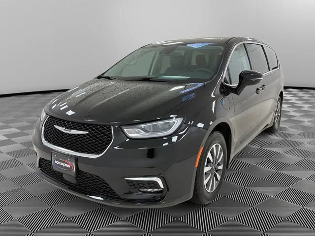 Used 2024 Chrysler Pacifica - photo 9