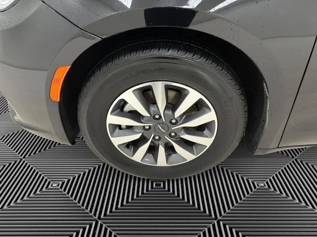 Used 2024 Chrysler Pacifica - photo 11