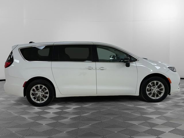 Used 2024 Chrysler Pacifica - photo 28