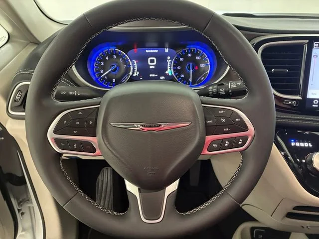 Used 2024 Chrysler Pacifica - photo 22