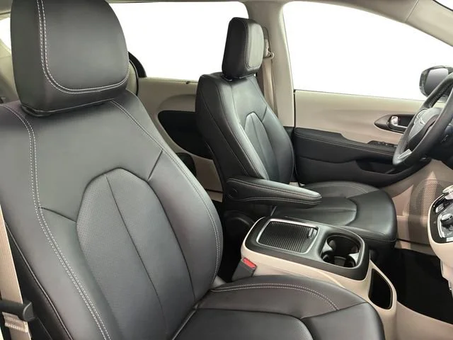 Used 2024 Chrysler Pacifica - photo 28