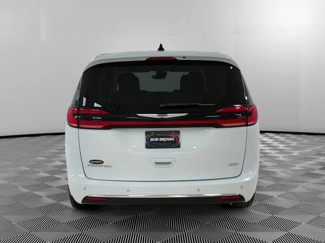 Used 2024 Chrysler Pacifica - photo 5