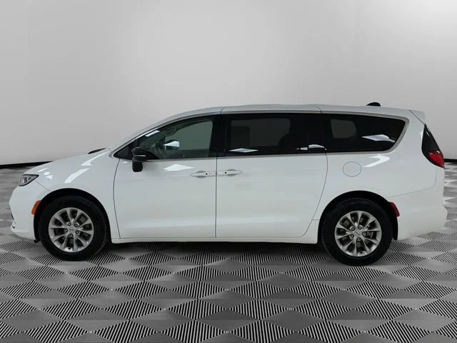 Used 2024 Chrysler Pacifica - photo 7