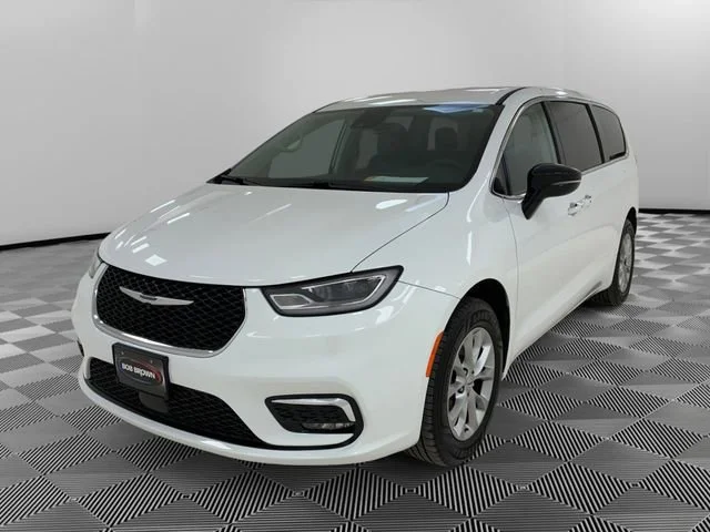 Used 2024 Chrysler Pacifica - photo 8